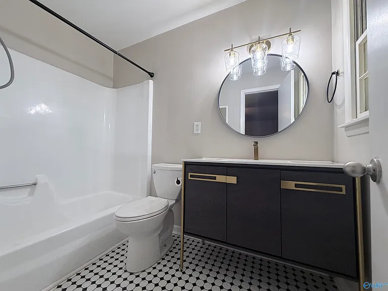8711 Edgehill Dr SE — Photo 16