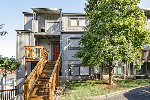 Eagles Eyrie Apartments Photo 1