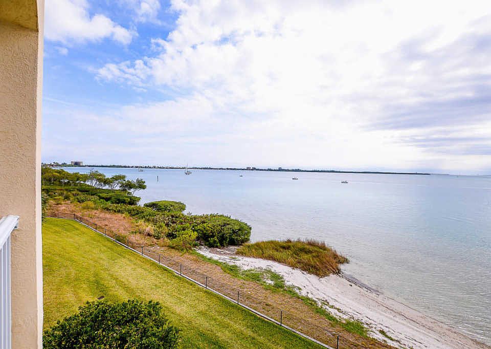 1st image of 30 Harbour Isle Dr E #301