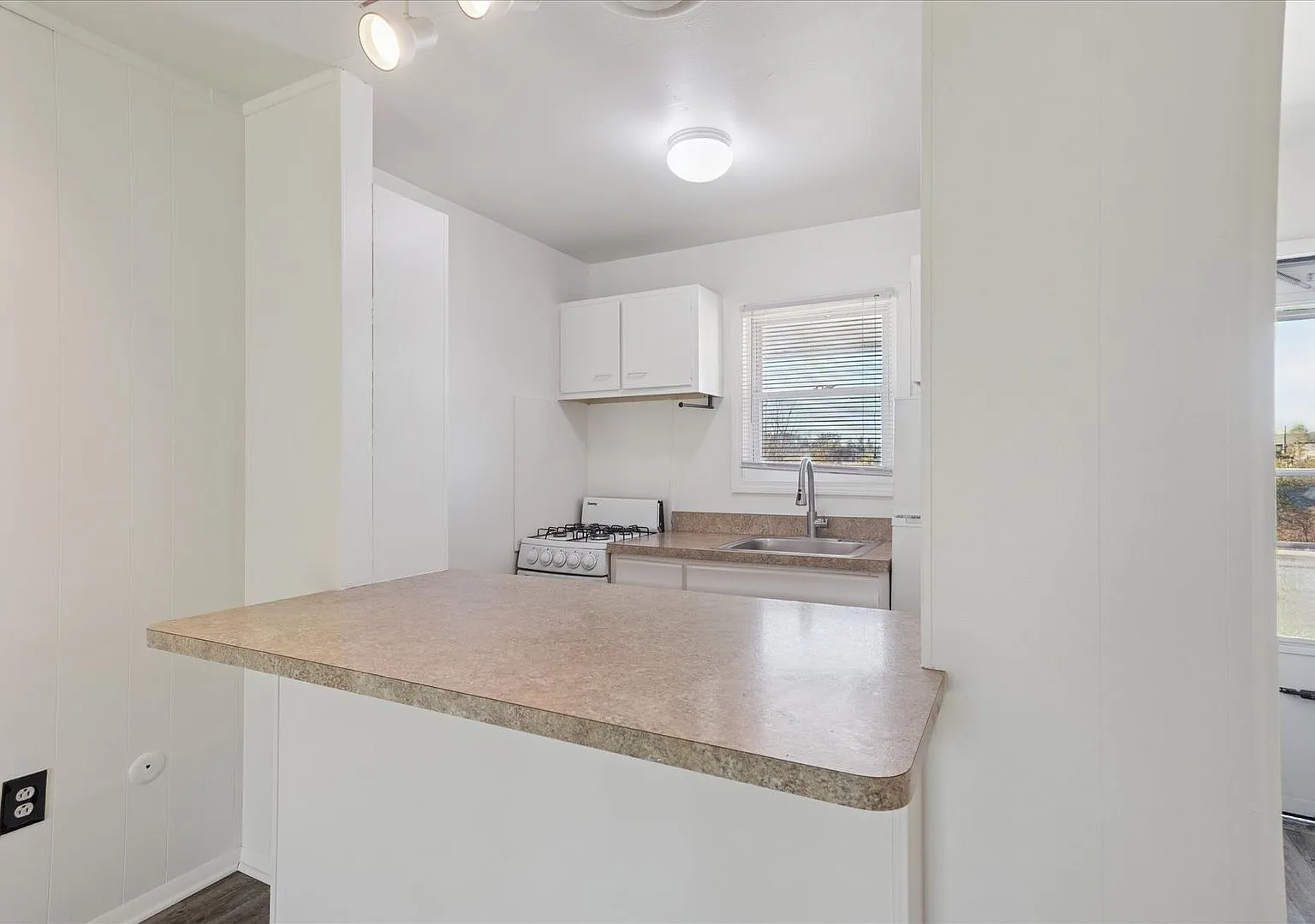 Flint Rd Apartments (Burneway Drive LLC) — Photo 4