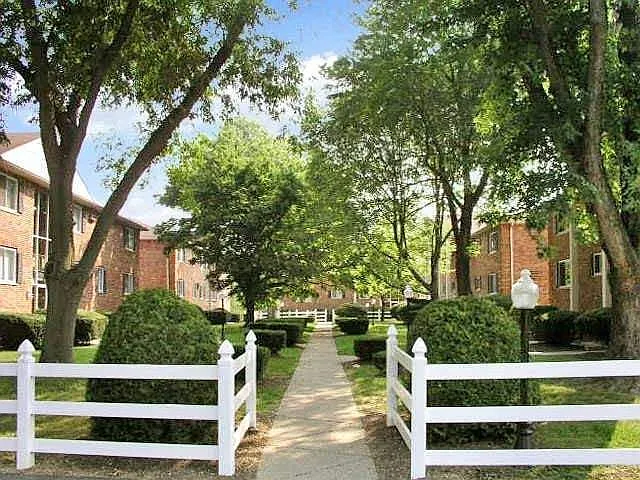 Magnolia Pointe Apartments — Photo 2