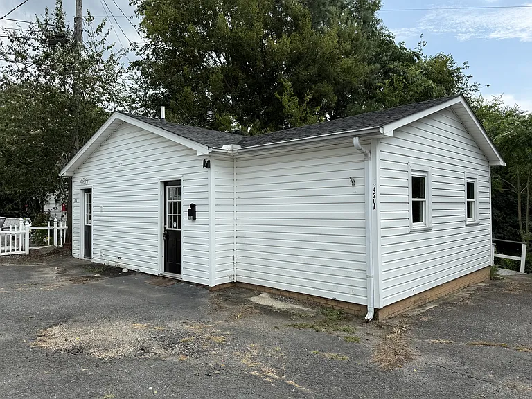 420-A Jackson Park Rd #1 — Photo 2