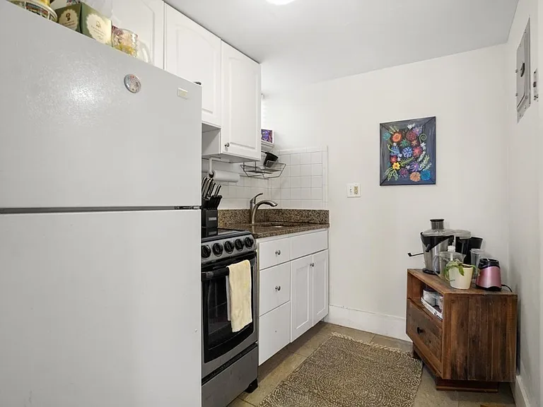 14 Gloucester St #1A — Photo 7