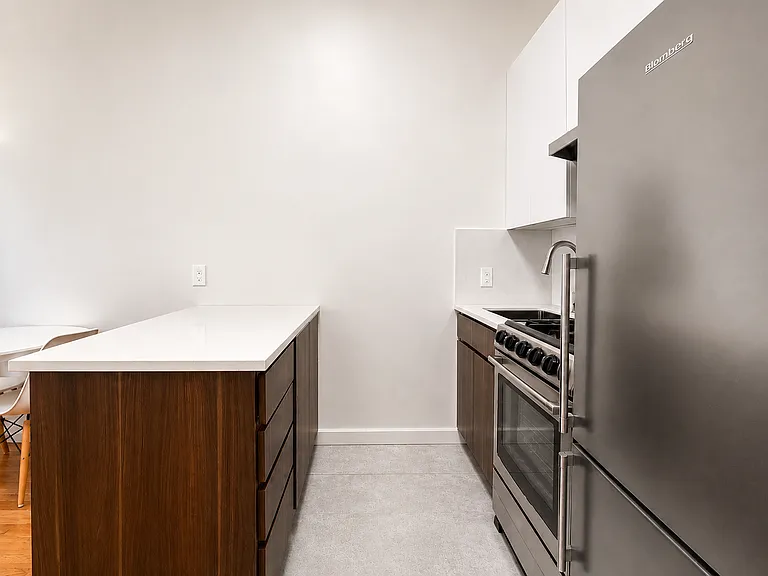 444 W 51st St #3F — Photo 5