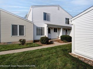 7 Greenwood Dr, Freehold, NJ 07728