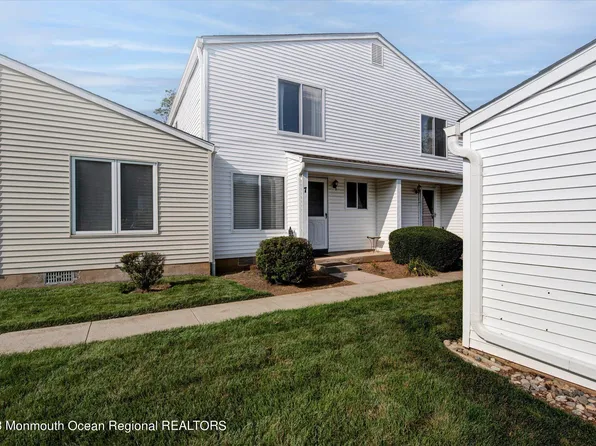 7 Greenwood Drive, Freehold, NJ 07728