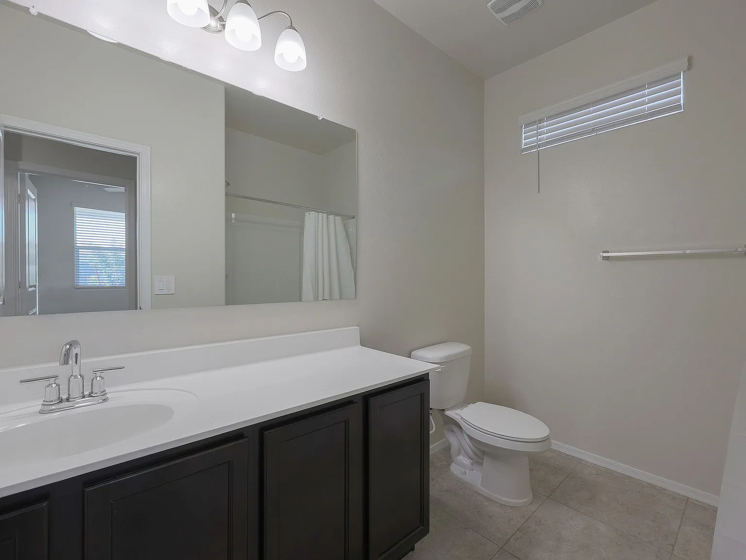 3 bed, 2.0 bath, 1553 sqft, $2,350 — Photo 4