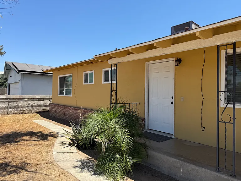 908 S Latimer St — Photo 1