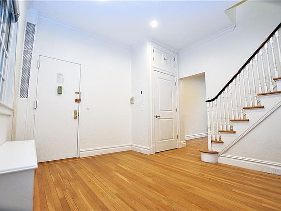 4th image of 40 E 58th St APT 6D