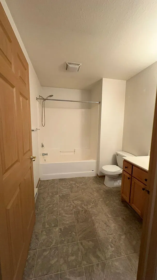 1036 Meadowview Lane — Photo 1