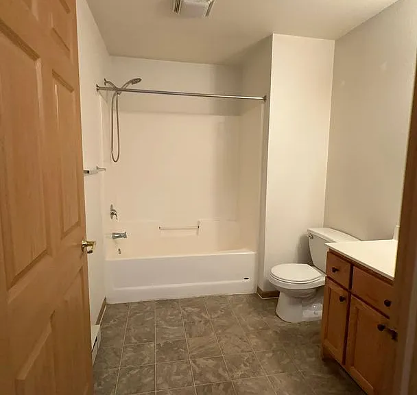 1036 Meadowview Ln N — Photo 1
