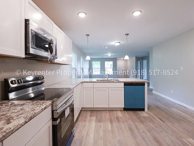 43 S Toledo Ave — Photo 23