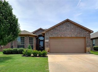 10932 Middleglen Rd, Fort Worth, TX 76052