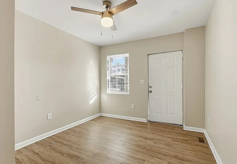 2429 Barclay St #1 — Photo 8