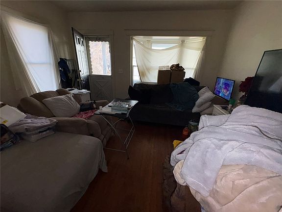 3rd image of 7 Riverbank Pl