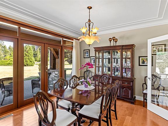 5th image of 753 Rivers Edge Dr