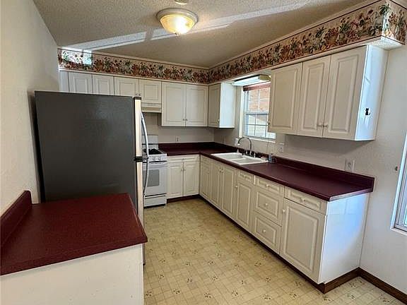 4th image of 1033 Franklin St