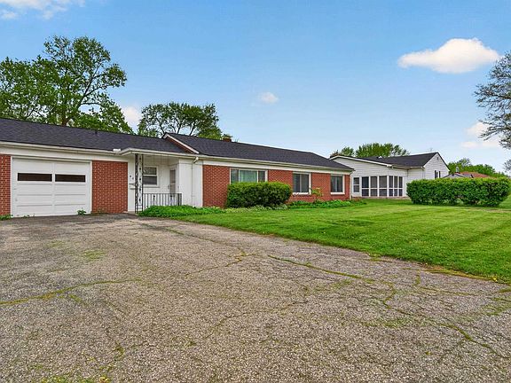 3rd image of 621 Somerset Dr