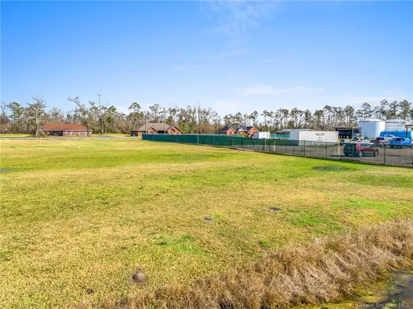 424 Deshotel Ln, Lake Charles, LA 70615