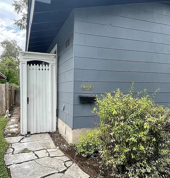 1402 Laurel St #A — Photo 2