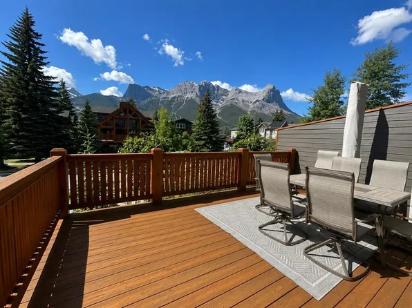 634 S 4th St, Canmore, AB T1W 2H3