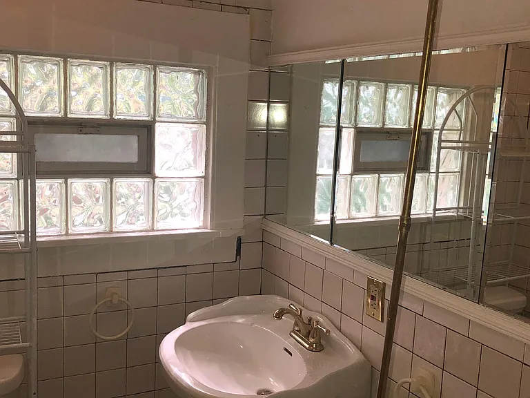1820 Clarendon Ave — Photo 17