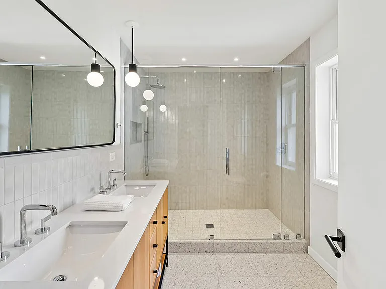 13805 Village Ave — Photo 21