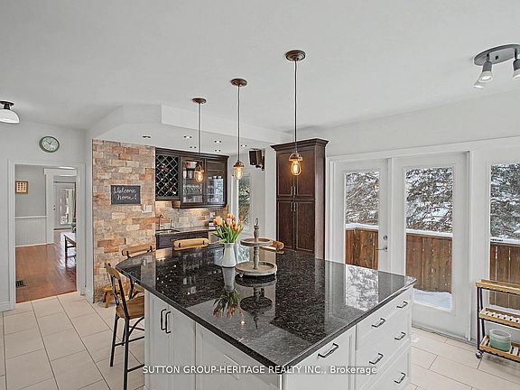 4th image of 2460 Sixth Concession Rd