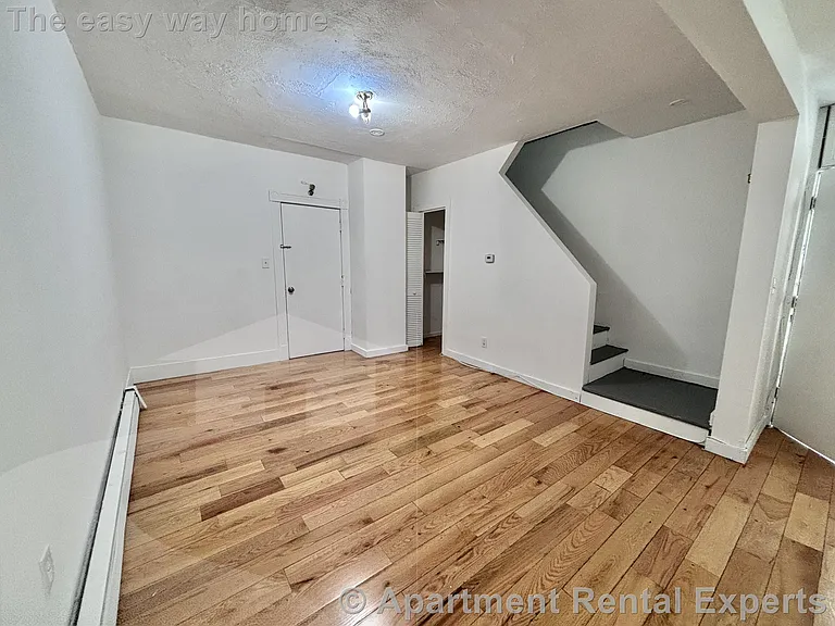 509 Medford St — Photo 11