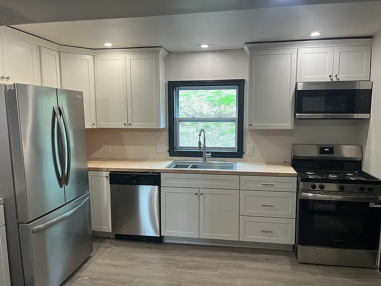 1150 Oakmont Ave — Photo 3