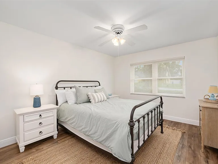 8140 NW 48th Ln — Photo 37