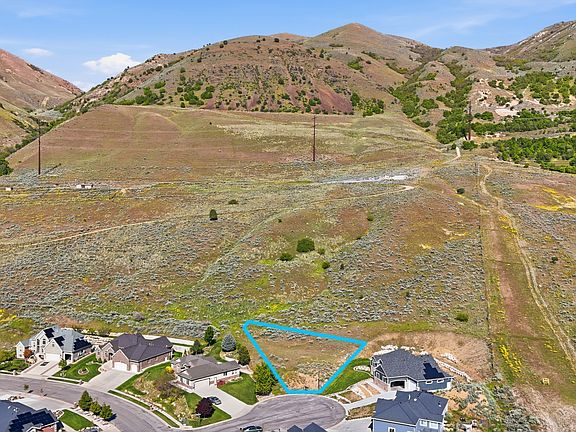 3rd image of 1329 E Kaylynne Cir