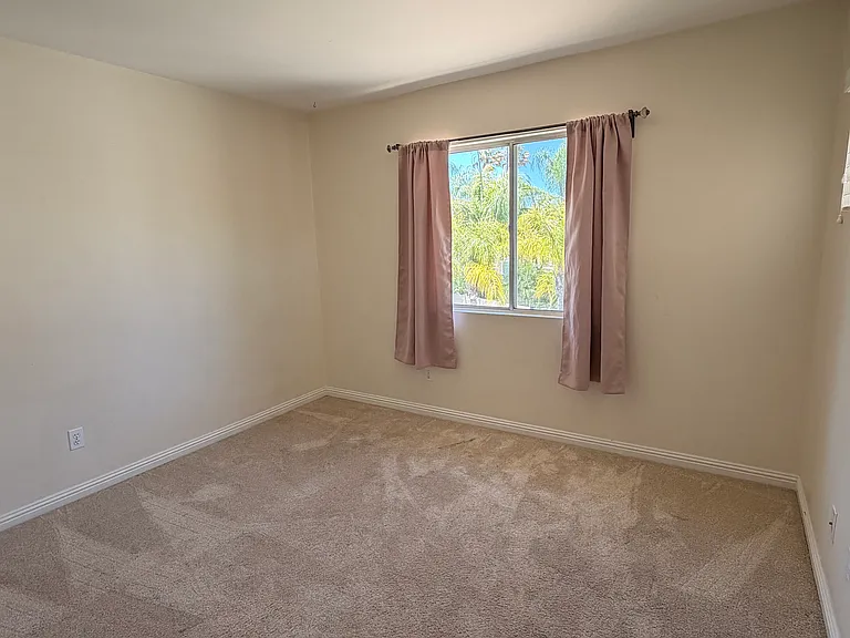 Upstairs guest bedroom 2.