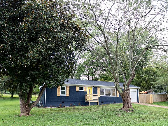 3rd image of 213 Rebecca Ln