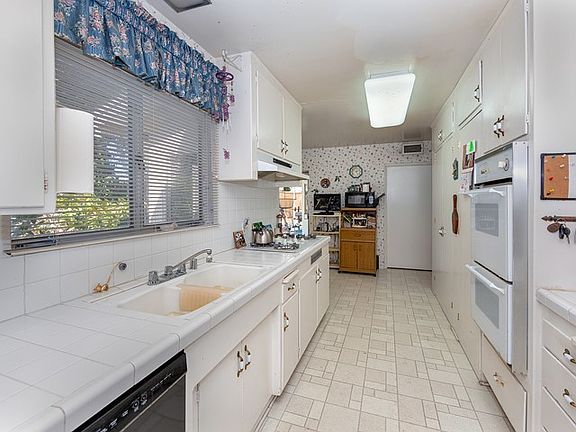 5th image of 22107 Califa St