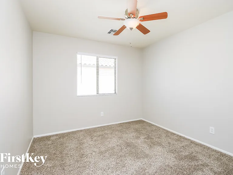 313 W Hereford Dr — Photo 12