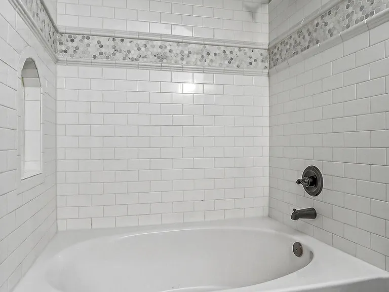 2120 Honour Point Pl — Photo 10