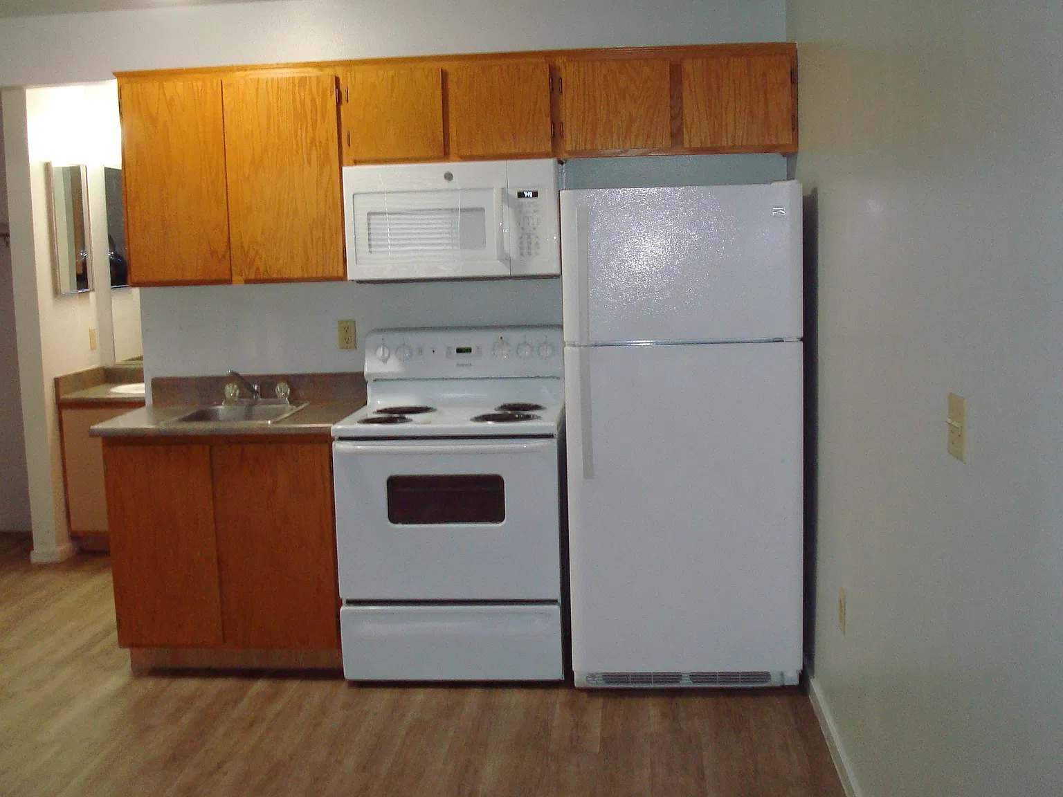 Studio, 335 sqft, $785 — Photo 2