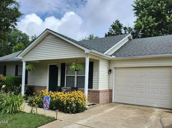 76 Village St, Dyersburg, TN 38024