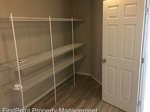 4th image of 9320 Country Hollow Dr E