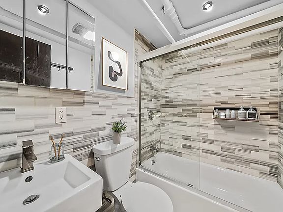 3rd image of 214 W 109th St #L