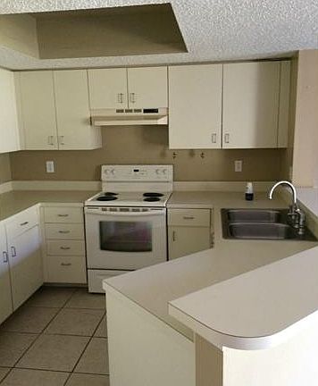 3rd image of 1309 Wildwood Lakes Blvd Unit 2