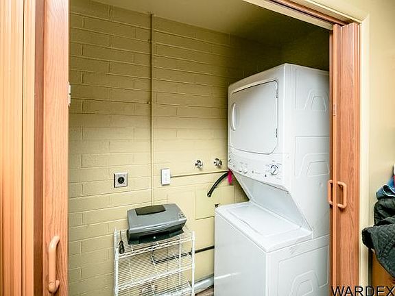 5th image of 721 W Spring St