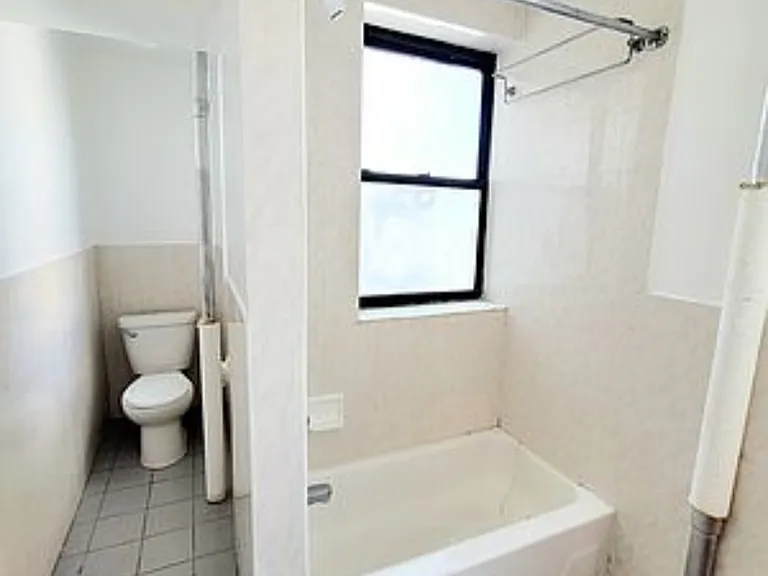 206 E 10th St #5N — Photo 6