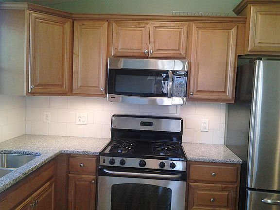 5th image of 705 Fairway Cir