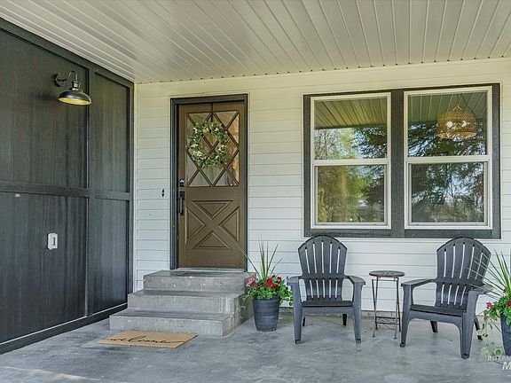 2nd image of 3220 W Idaho Blvd