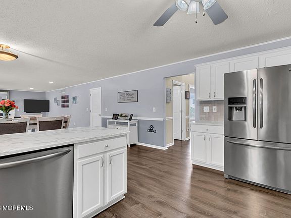 5th image of 93 W Shenendoah Road