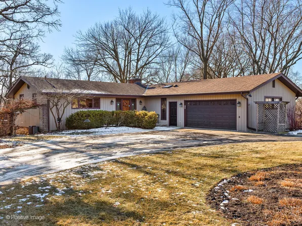 6 Acorn Dr, Hawthorn Woods, IL 60047