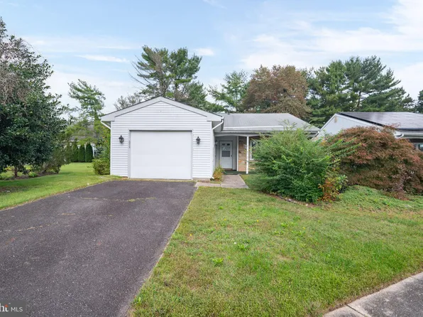 59 Sherwood Pl, Southampton, NJ 08088