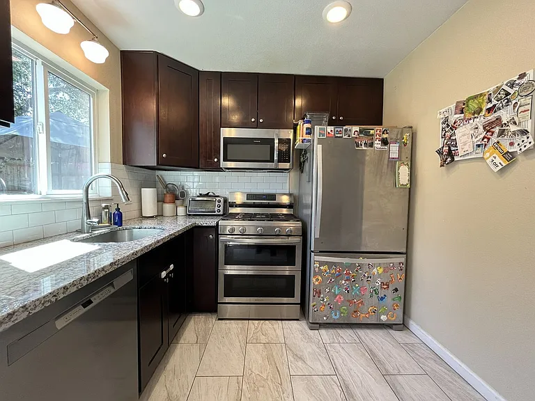 6640 NE Roselawn St — Photo 7
